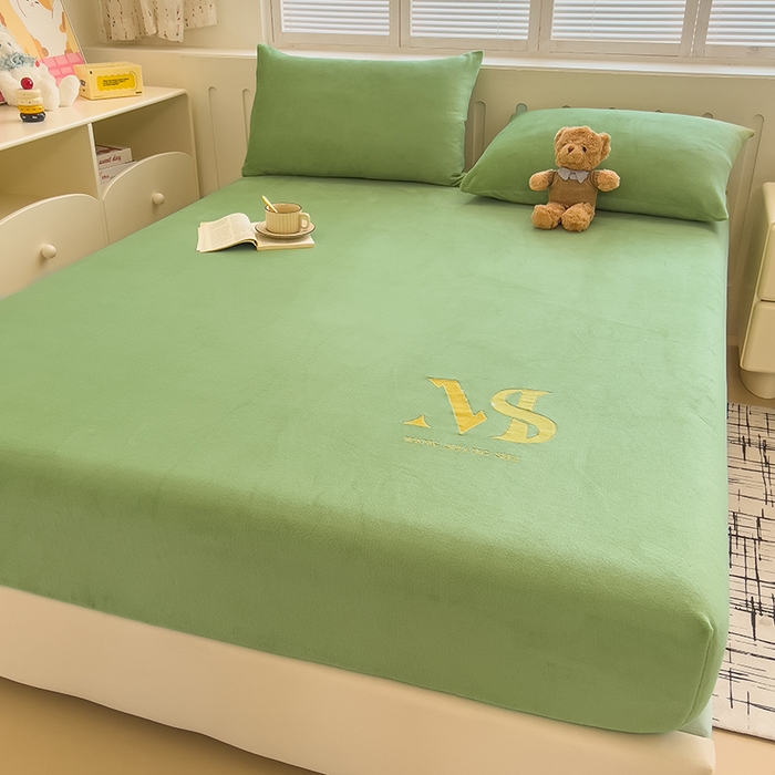 91家纺网 家纺一手货源 找家纺 合纵跨境工厂 2025新款加厚简约牛奶绒刺绣系列跨境外贸JIT一件代发TEMU亚马逊希音包过核价 床笠 松花绿