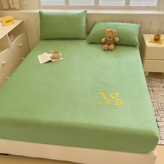 91家纺网 家纺一手货源 找家纺 合纵跨境工厂 2025新款加厚简约牛奶绒刺绣系列跨境外贸JIT一件代发TEMU亚马逊希音包过核价 床笠 松花绿