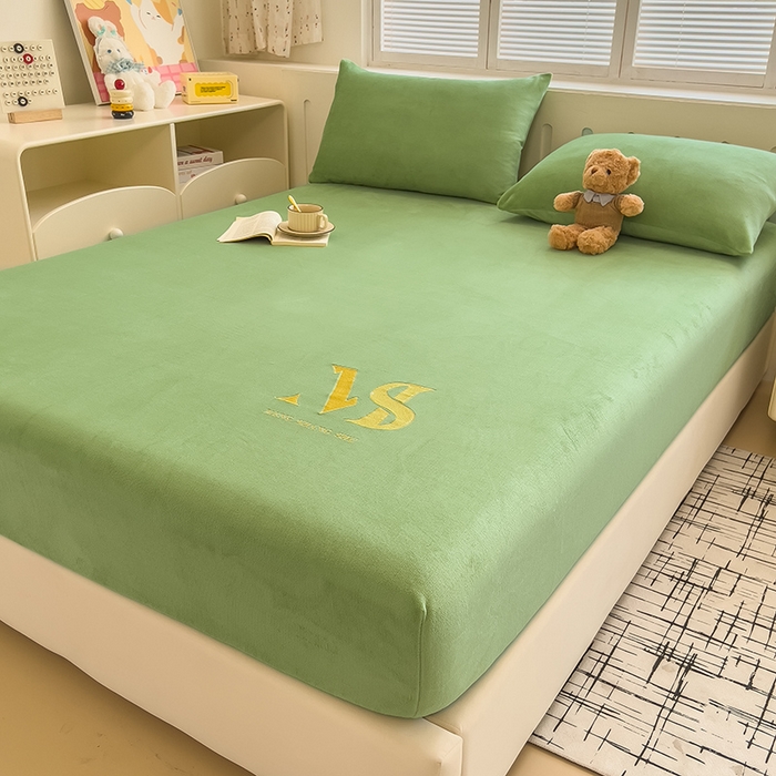 91家纺网 家纺一手货源 找家纺 合纵跨境工厂 2025新款加厚简约牛奶绒刺绣系列跨境外贸JIT一件代发TEMU亚马逊希音包过核价 床笠 松花绿