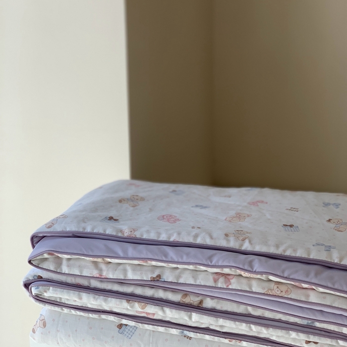 91家纺网 家纺一手货源 找家纺 汇庭 2025春夏新款双层纱凉感被系列夏凉被空调被单夏被 丁香小熊