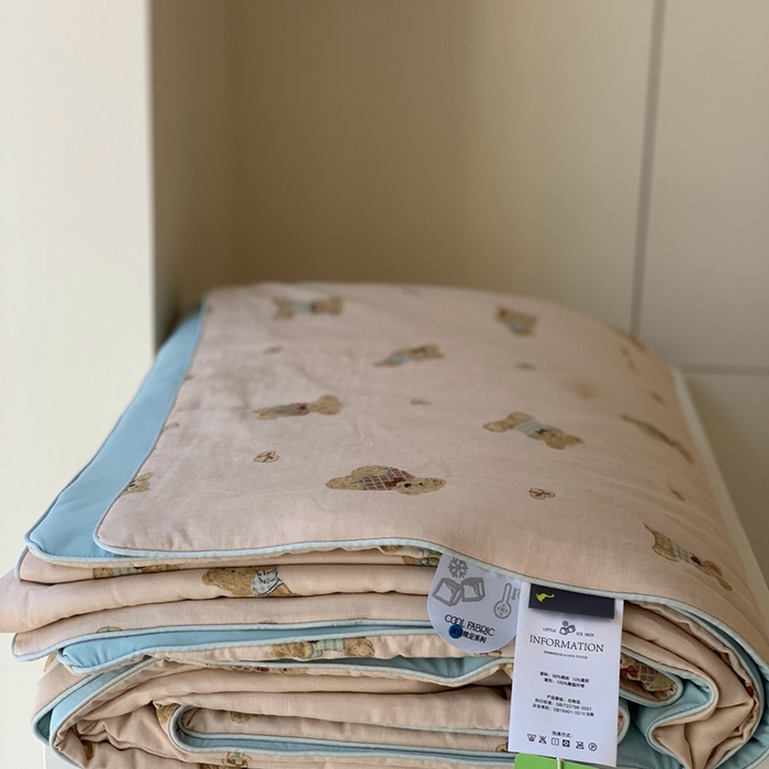91家纺网 家纺一手货源 找家纺 汇庭 2025春夏新款双层纱凉感被系列夏凉被空调被单夏被 复古小熊