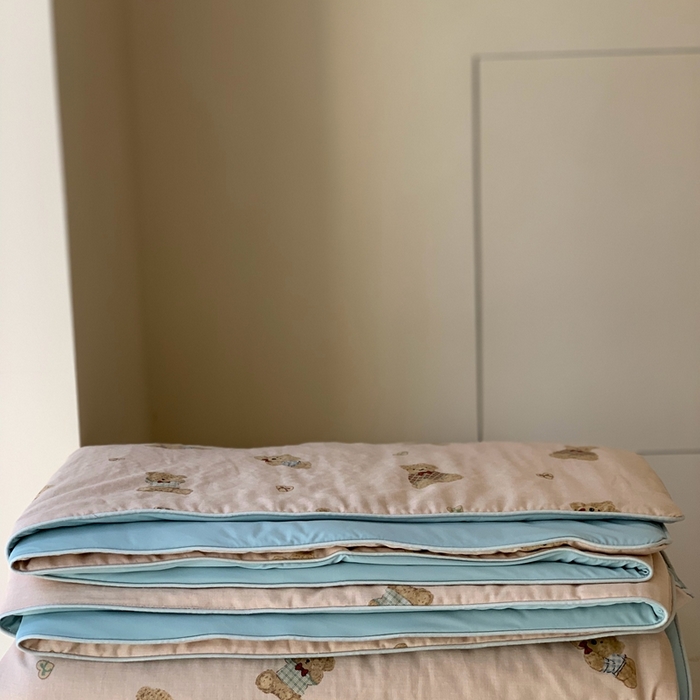 91家纺网 家纺一手货源 找家纺 汇庭 2025春夏新款双层纱凉感被系列夏凉被空调被单夏被 复古小熊