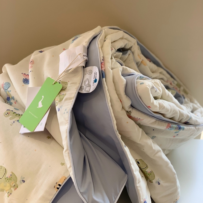 91家纺网 家纺一手货源 找家纺 汇庭 2025春夏新款双层纱凉感被系列夏凉被空调被单夏被 恐龙冒险蓝