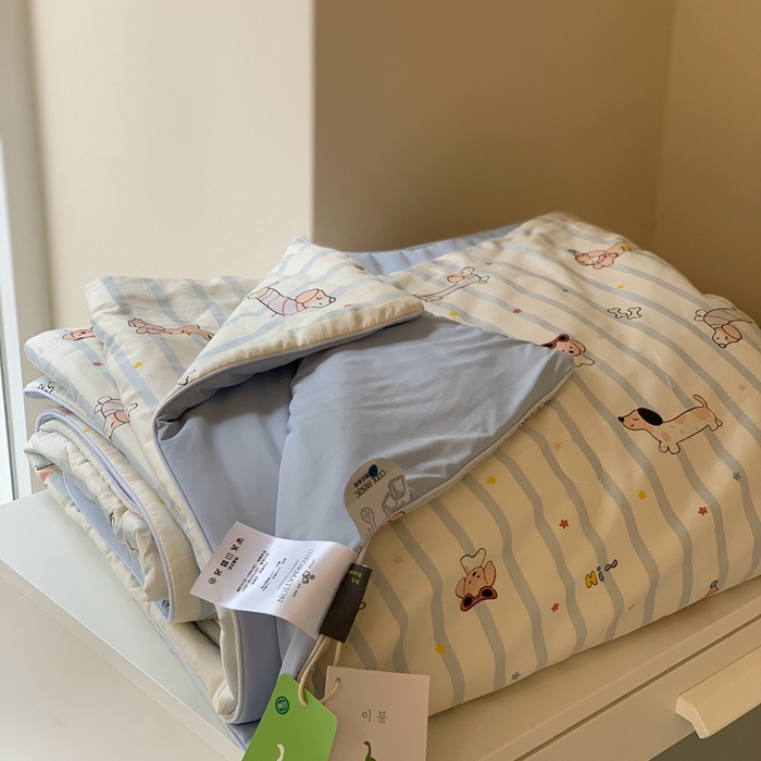 91家纺网 家纺一手货源 找家纺 汇庭 2025春夏新款双层纱凉感被系列夏凉被空调被单夏被 蓝调小狗