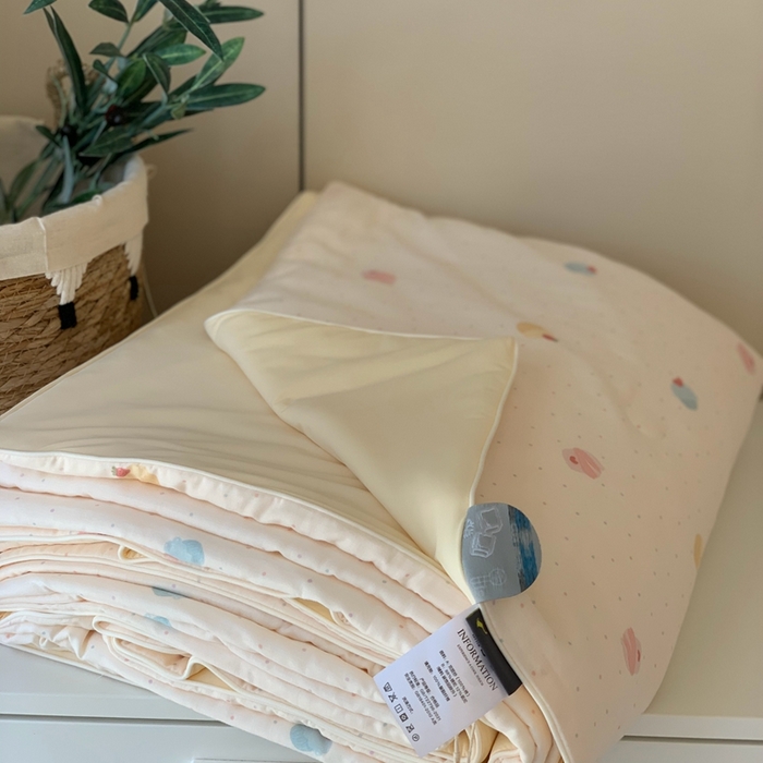 91家纺网 家纺一手货源 找家纺 汇庭 2025春夏新款双层纱凉感被系列夏凉被空调被单夏被 七彩蛋糕