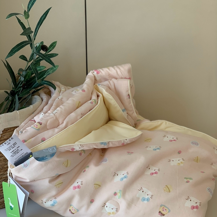 91家纺网 家纺一手货源 找家纺 汇庭 2025春夏新款双层纱凉感被系列夏凉被空调被单夏被 甜味猫咪