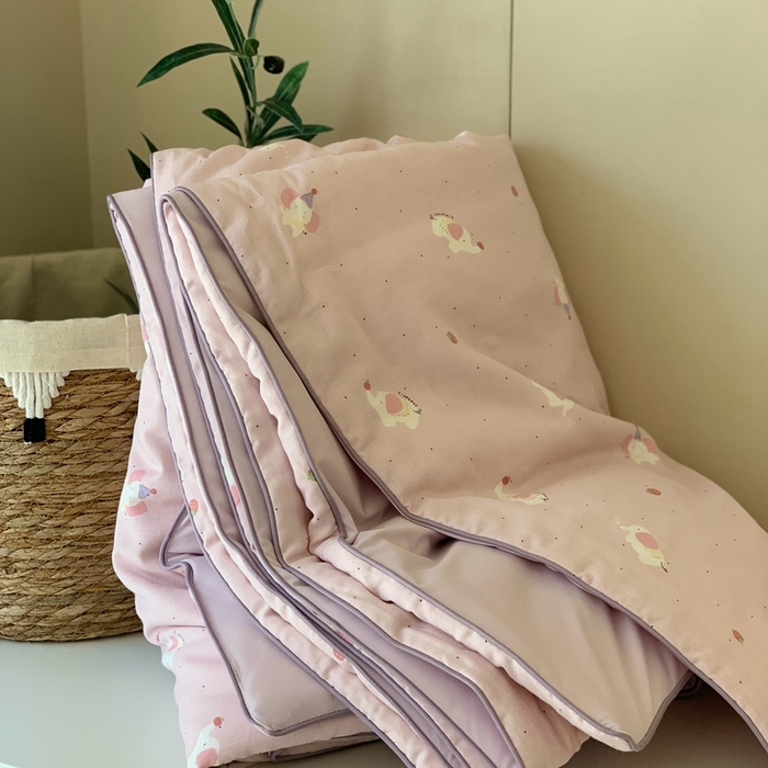 91家纺网 家纺一手货源 找家纺 汇庭 2025春夏新款双层纱凉感被系列夏凉被空调被单夏被 甜味象粉