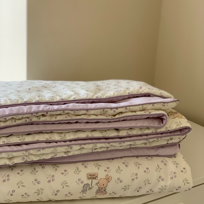 91家纺网 家纺一手货源 找家纺 汇庭 2025春夏新款双层纱凉感被系列夏凉被空调被单夏被 紫竹兔