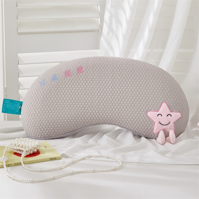 91家纺网 家纺一手货源 找家纺 （总）芯洲 2025新款月牙形记忆枕卡通可爱星星萌趣夏季冰豆豆抱枕四季可用枕头枕芯-星心相印