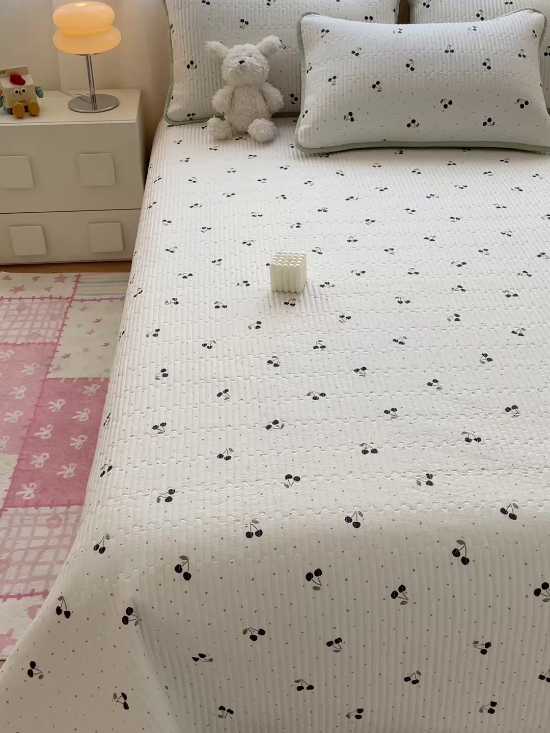 91家纺网 家纺一手货源 找家纺 恒尚居 2025新款莫代尔天丝夏季床盖印花夹棉床单三件套床褥垫-系列一 莫代尔-樱桃丸子