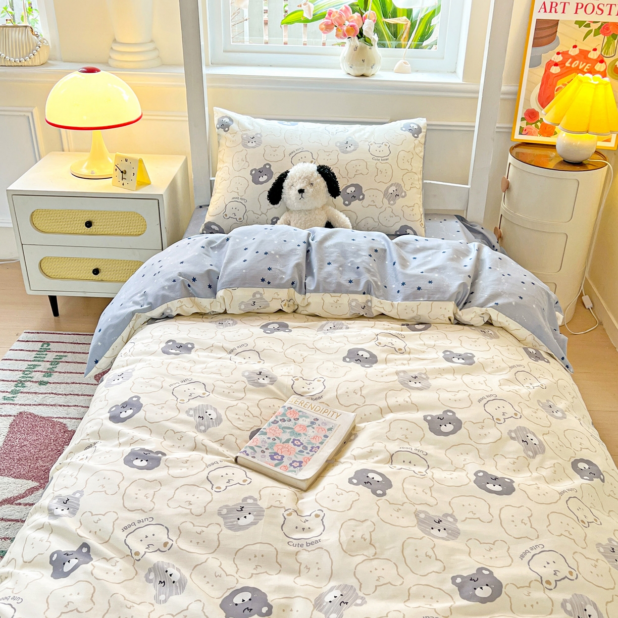 91家纺网 家纺一手货源 找家纺 西引力 2025新款全棉印花学生宿舍三件套四件套 影子熊