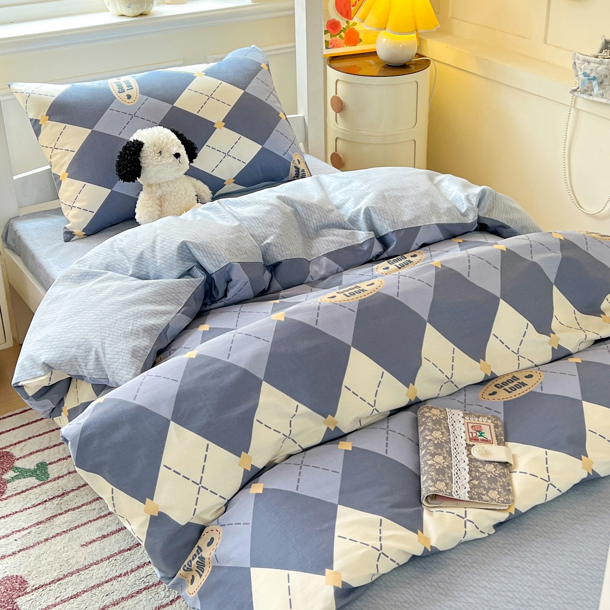 91家纺网 家纺一手货源 找家纺 西引力 2025新款全棉印花学生宿舍三件套四件套 英伦蓝