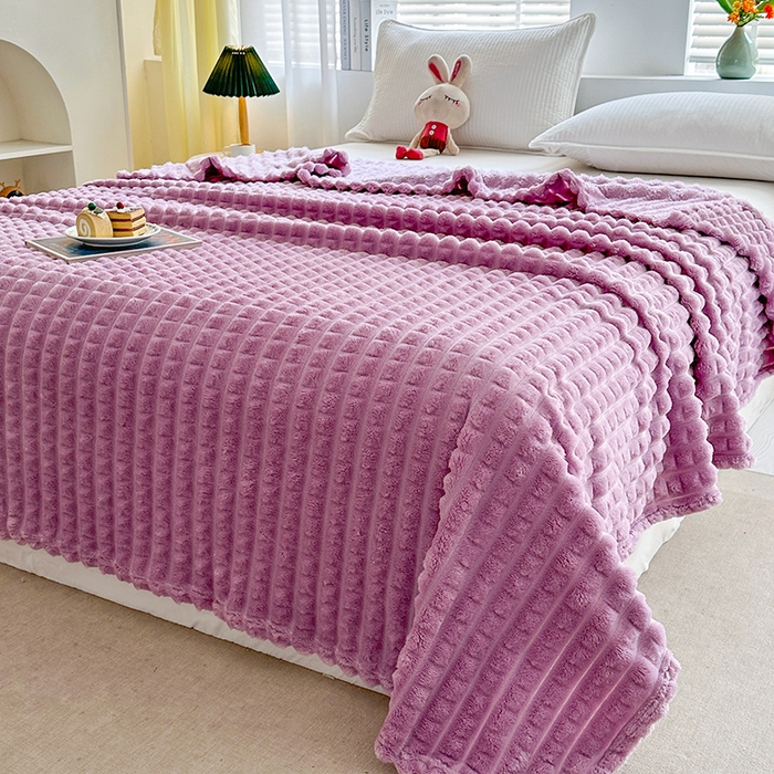 91家纺网 家纺一手货源 找家纺 芸锦豪 2025新款仿裘皮格子抽条毛毯-卷边款 魅力紫