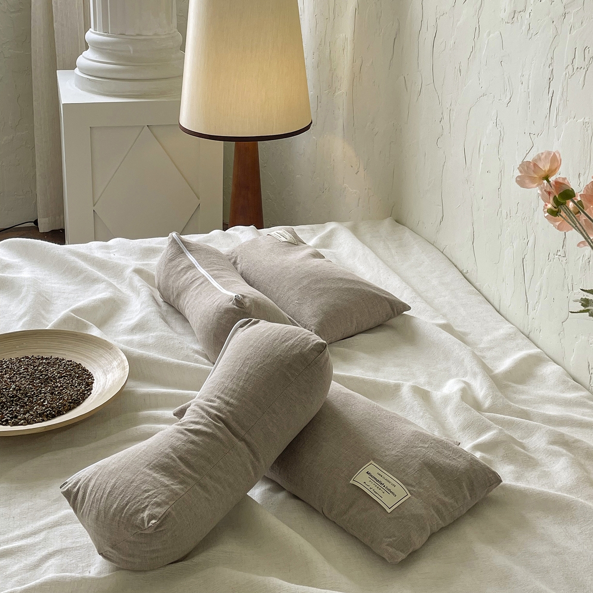 91家纺网 家纺一手货源 找家纺 番茄+ 2025新款三角牵引组合枕棉麻荞麦枕 棕色