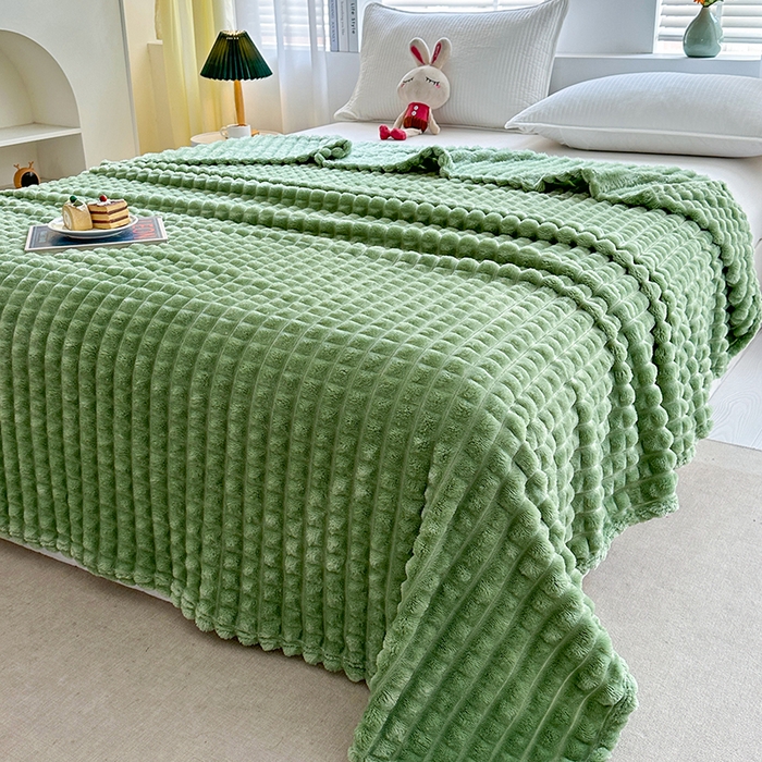 91家纺网 家纺一手货源 找家纺 芸锦豪 2025新款仿裘皮格子抽条毛毯-卷边款 抹茶绿