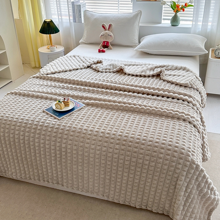 91家纺网 家纺一手货源 找家纺 芸锦豪 2025新款仿裘皮格子抽条毛毯-卷边款 卡其