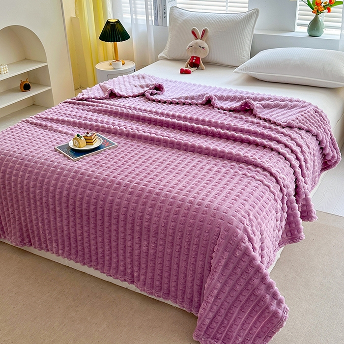 91家纺网 家纺一手货源 找家纺 芸锦豪 2025新款仿裘皮格子抽条毛毯-卷边款 魅力紫