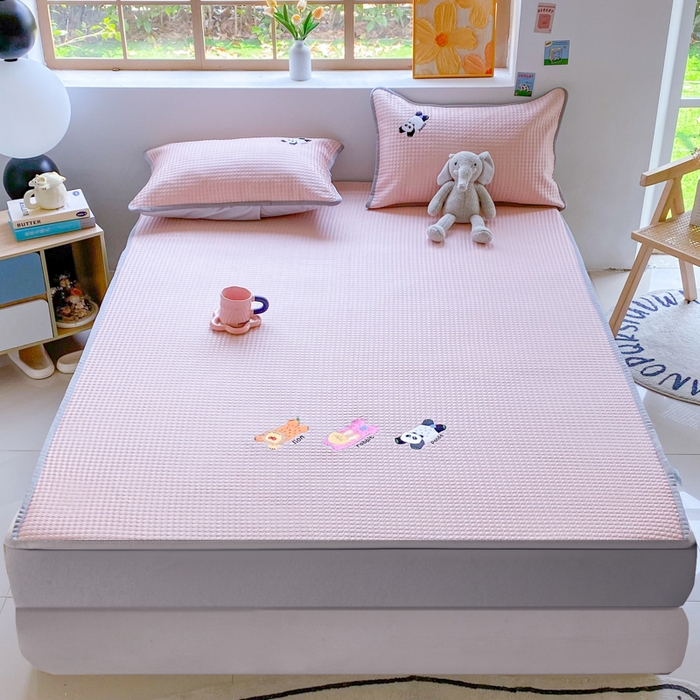 91家纺网 家纺一手货源 找家纺 千朵 2025新款冰豆豆绣花凉席 嘟嘟胖达