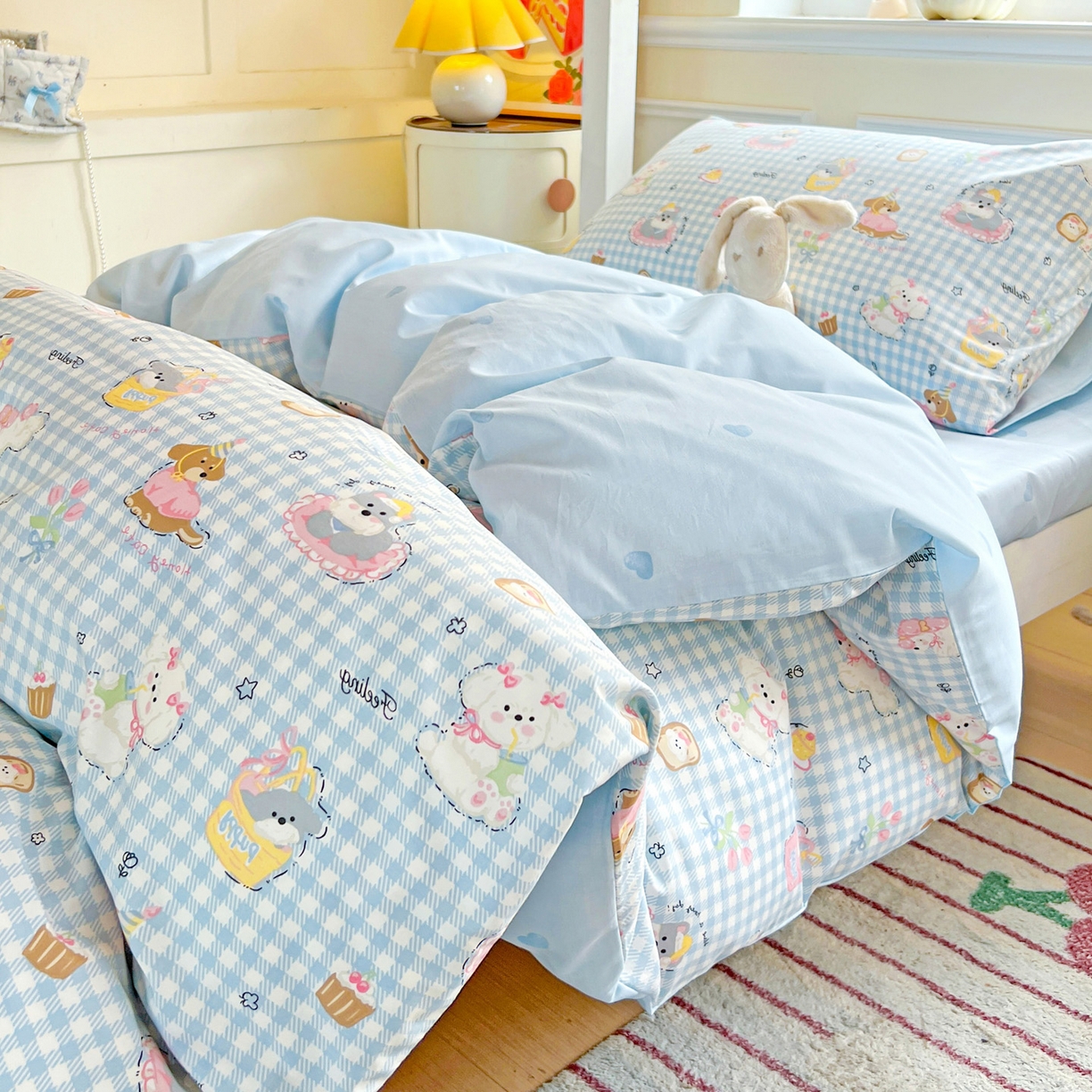 91家纺网 家纺一手货源 找家纺 西引力 2025新款全棉印花学生宿舍三件套四件套 狗狗派对