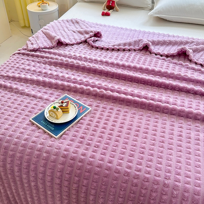 91家纺网 家纺一手货源 找家纺 芸锦豪 2025新款仿裘皮格子抽条毛毯-卷边款 魅力紫