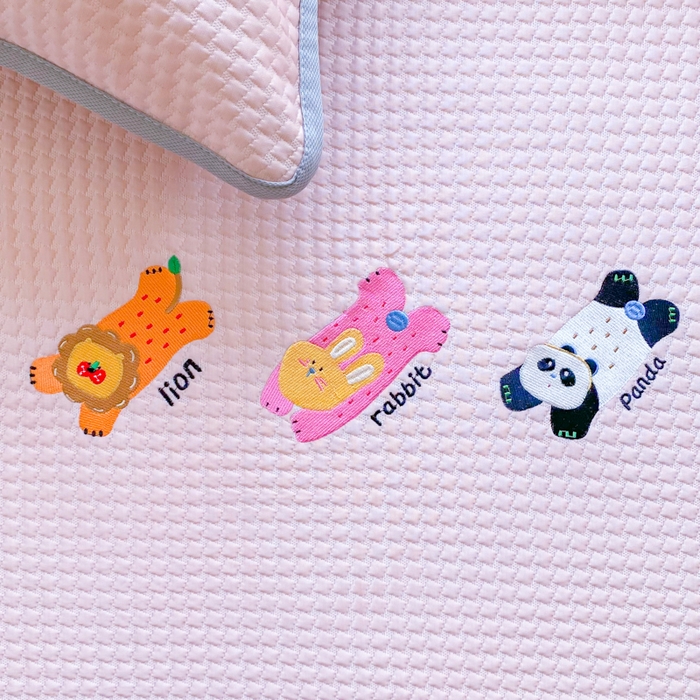 91家纺网 家纺一手货源 找家纺 千朵 2025新款冰豆豆绣花凉席 嘟嘟胖达