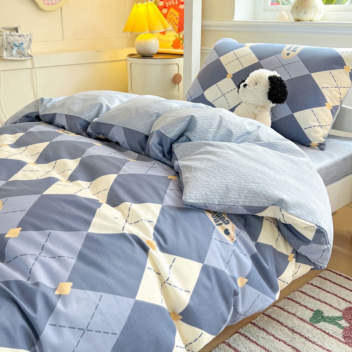 91家纺网 家纺一手货源 找家纺 西引力 2025新款全棉印花学生宿舍三件套四件套 英伦蓝