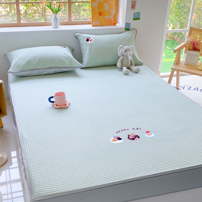 91家纺网 家纺一手货源 找家纺 千朵 2025新款冰豆豆绣花凉席 可乐猫咪