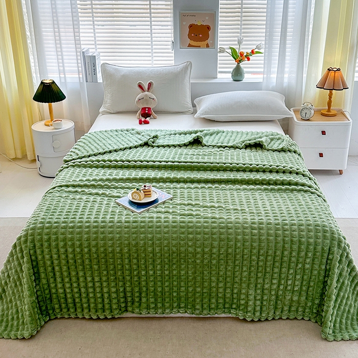 91家纺网 家纺一手货源 找家纺 芸锦豪 2025新款仿裘皮格子抽条毛毯-卷边款 抹茶绿