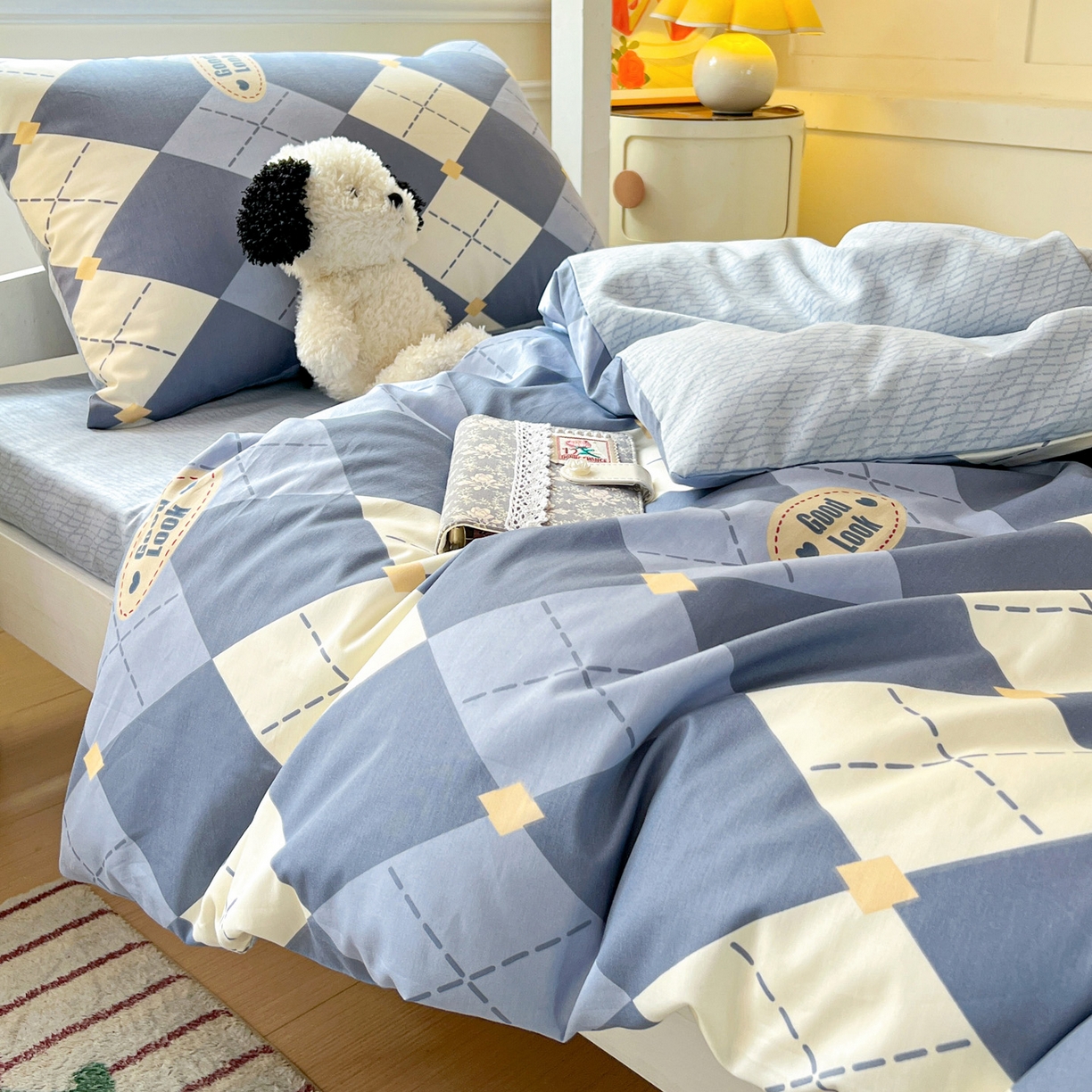 91家纺网 家纺一手货源 找家纺 西引力 2025新款全棉印花学生宿舍三件套四件套 英伦蓝