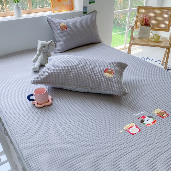 91家纺网 家纺一手货源 找家纺 千朵 2025新款冰豆豆绣花凉席 薯条派