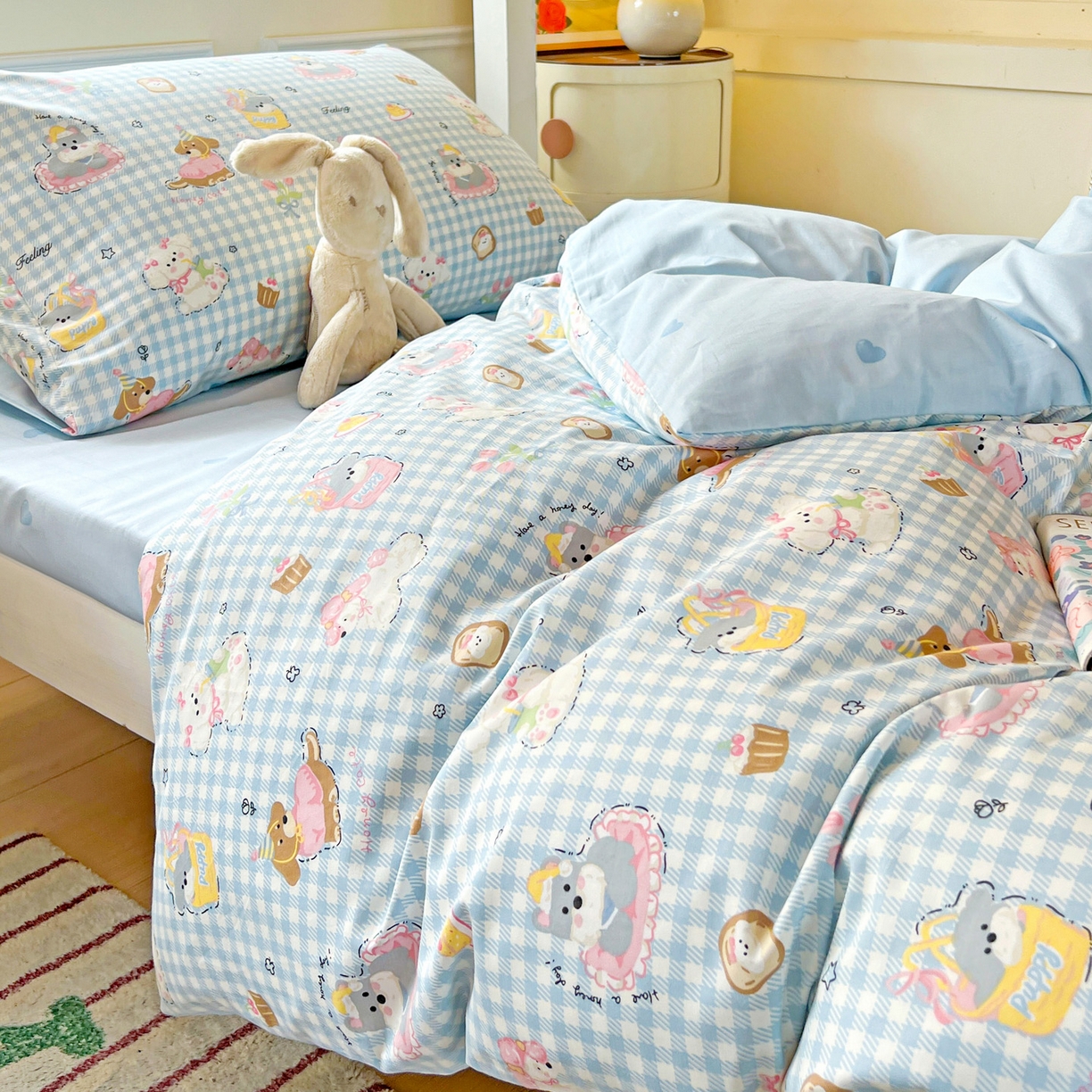 91家纺网 家纺一手货源 找家纺 西引力 2025新款全棉印花学生宿舍三件套四件套 狗狗派对