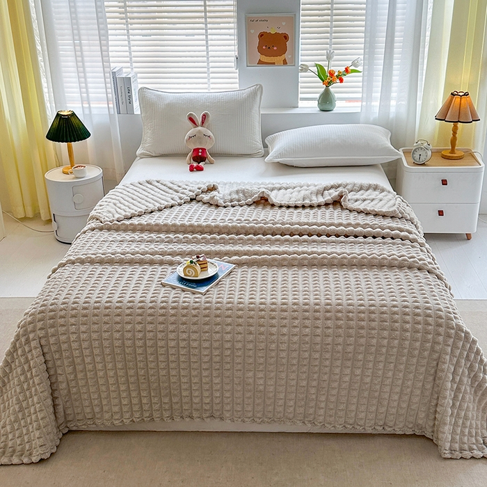 91家纺网 家纺一手货源 找家纺 芸锦豪 2025新款仿裘皮格子抽条毛毯-卷边款 卡其