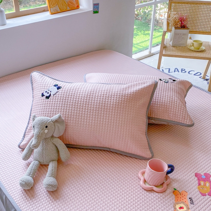 91家纺网 家纺一手货源 找家纺 千朵 2025新款冰豆豆绣花凉席 嘟嘟胖达