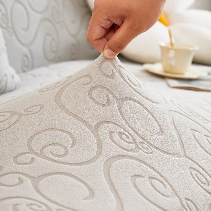 91家纺网 家纺一手货源 找家纺 丝绮鹿 2025新款雕花绒沙发套年华（直排松紧款） 浅灰