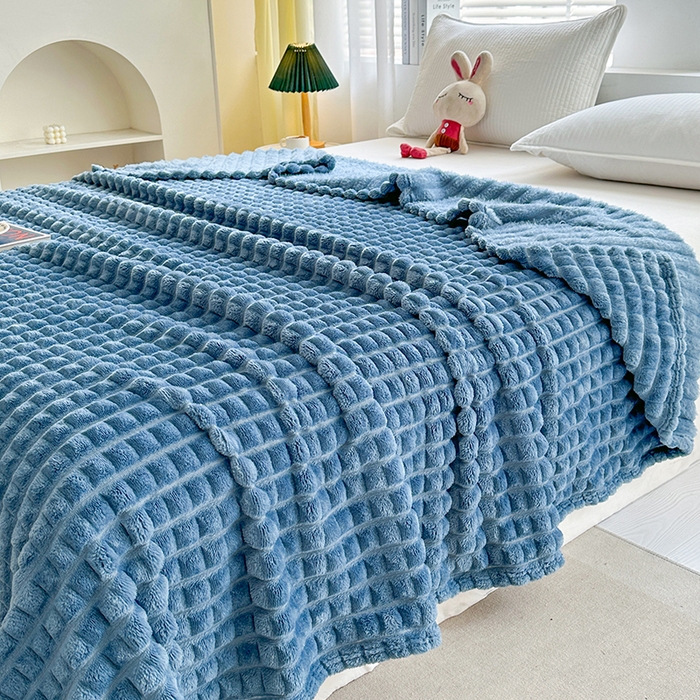 91家纺网 家纺一手货源 找家纺 芸锦豪 2025新款仿裘皮格子抽条毛毯-卷边款 贵族蓝