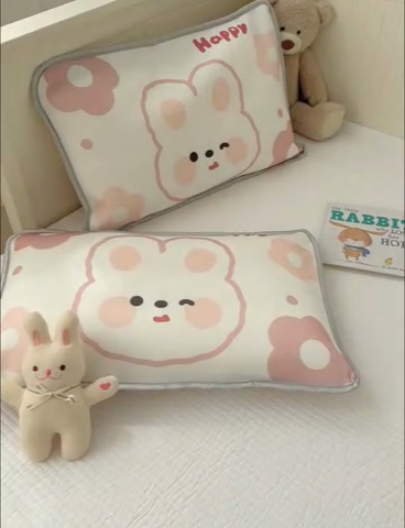 91家纺网 家纺一手货源 找家纺 丽美人家纺 2025新款儿童冰丝枕套 可爱兔