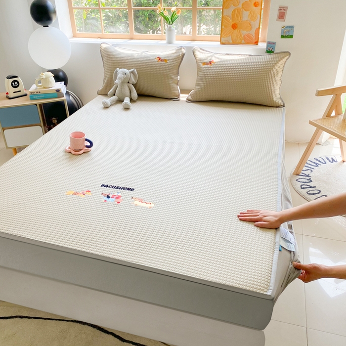 91家纺网 家纺一手货源 找家纺 千朵 2025新款冰豆豆绣花凉席 喜狗