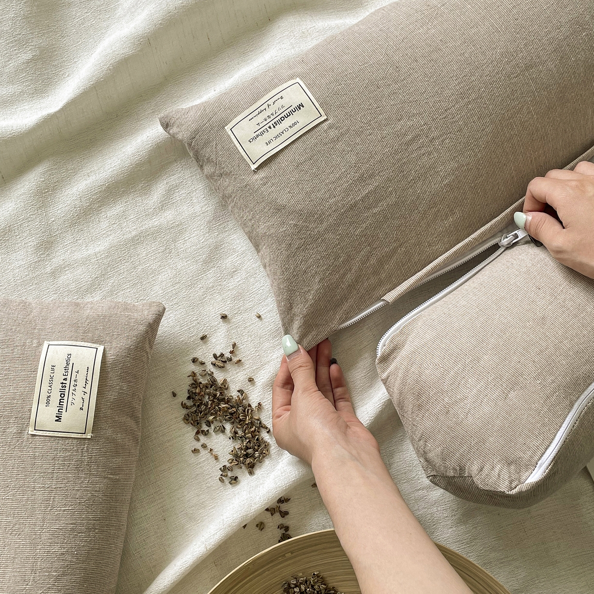 91家纺网 家纺一手货源 找家纺 番茄+ 2025新款三角牵引组合枕棉麻荞麦枕 棕色