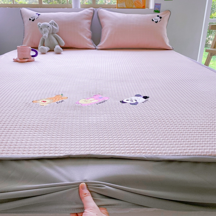 91家纺网 家纺一手货源 找家纺 千朵 2025新款冰豆豆绣花凉席 嘟嘟胖达