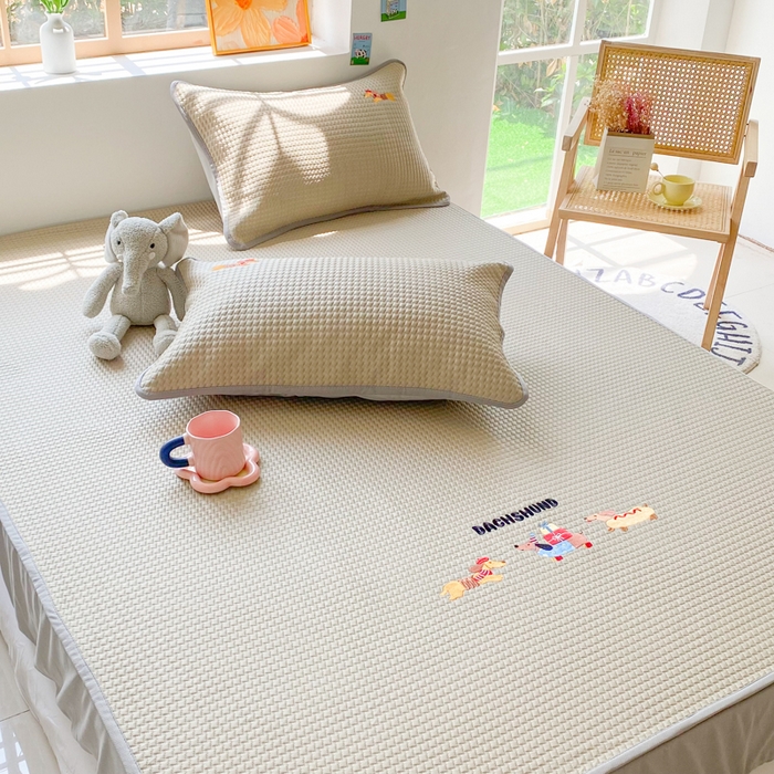 91家纺网 家纺一手货源 找家纺 千朵 2025新款冰豆豆绣花凉席 喜狗