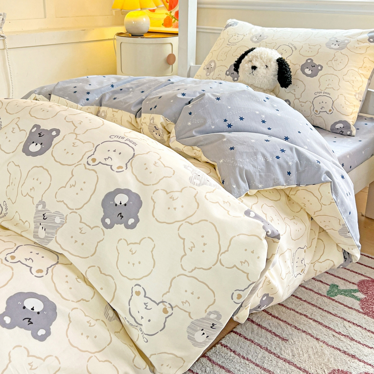 91家纺网 家纺一手货源 找家纺 西引力 2025新款全棉印花学生宿舍三件套四件套 影子熊