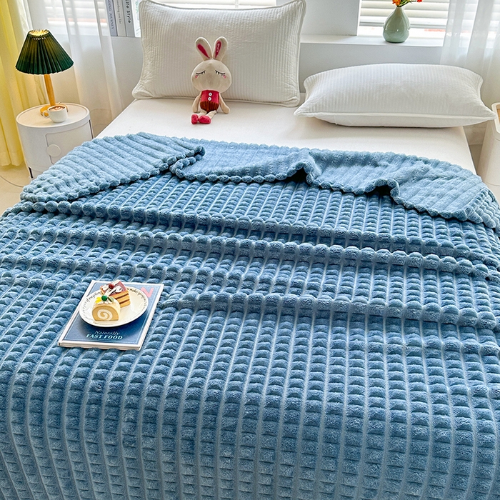 91家纺网 家纺一手货源 找家纺 芸锦豪 2025新款仿裘皮格子抽条毛毯-卷边款 贵族蓝