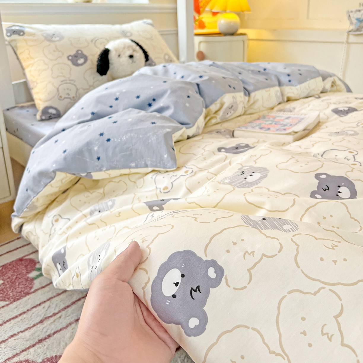 91家纺网 家纺一手货源 找家纺 西引力 2025新款全棉印花学生宿舍三件套四件套 影子熊