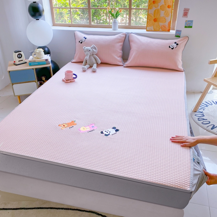 91家纺网 家纺一手货源 找家纺 千朵 2025新款冰豆豆绣花凉席 嘟嘟胖达