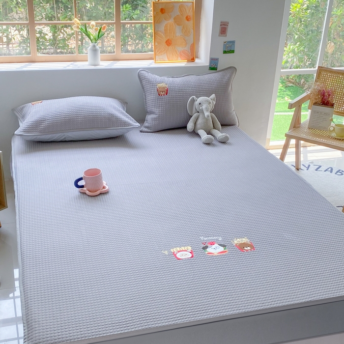 91家纺网 家纺一手货源 找家纺 千朵 2025新款冰豆豆绣花凉席 薯条派