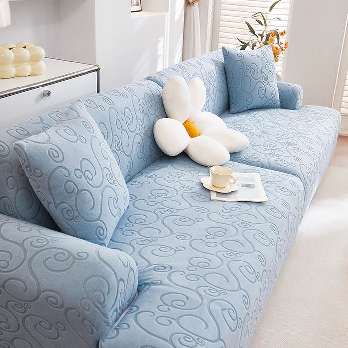 91家纺网 家纺一手货源 找家纺 丝绮鹿 2025新款雕花绒沙发套年华（直排松紧款） 淡蓝