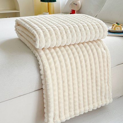 91家纺网 家纺一手货源 找家纺 芸锦豪 2025新款仿裘皮格子抽条毛毯-卷边款 米白