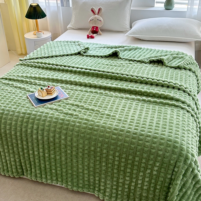 91家纺网 家纺一手货源 找家纺 芸锦豪 2025新款仿裘皮格子抽条毛毯-卷边款 抹茶绿