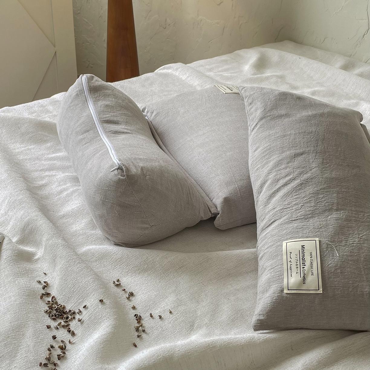 91家纺网 家纺一手货源 找家纺 番茄+ 2025新款三角牵引组合枕棉麻荞麦枕 灰色