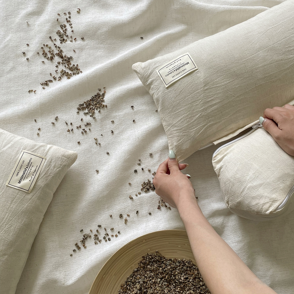 91家纺网 家纺一手货源 找家纺 番茄+ 2025新款三角牵引组合枕棉麻荞麦枕 白色